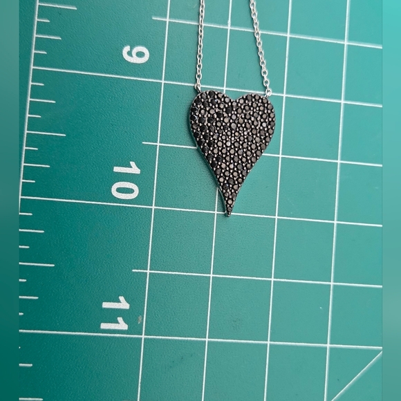 Elegant 925 Sterling Black Heart Pendant Necklace - Picture 3 of 14